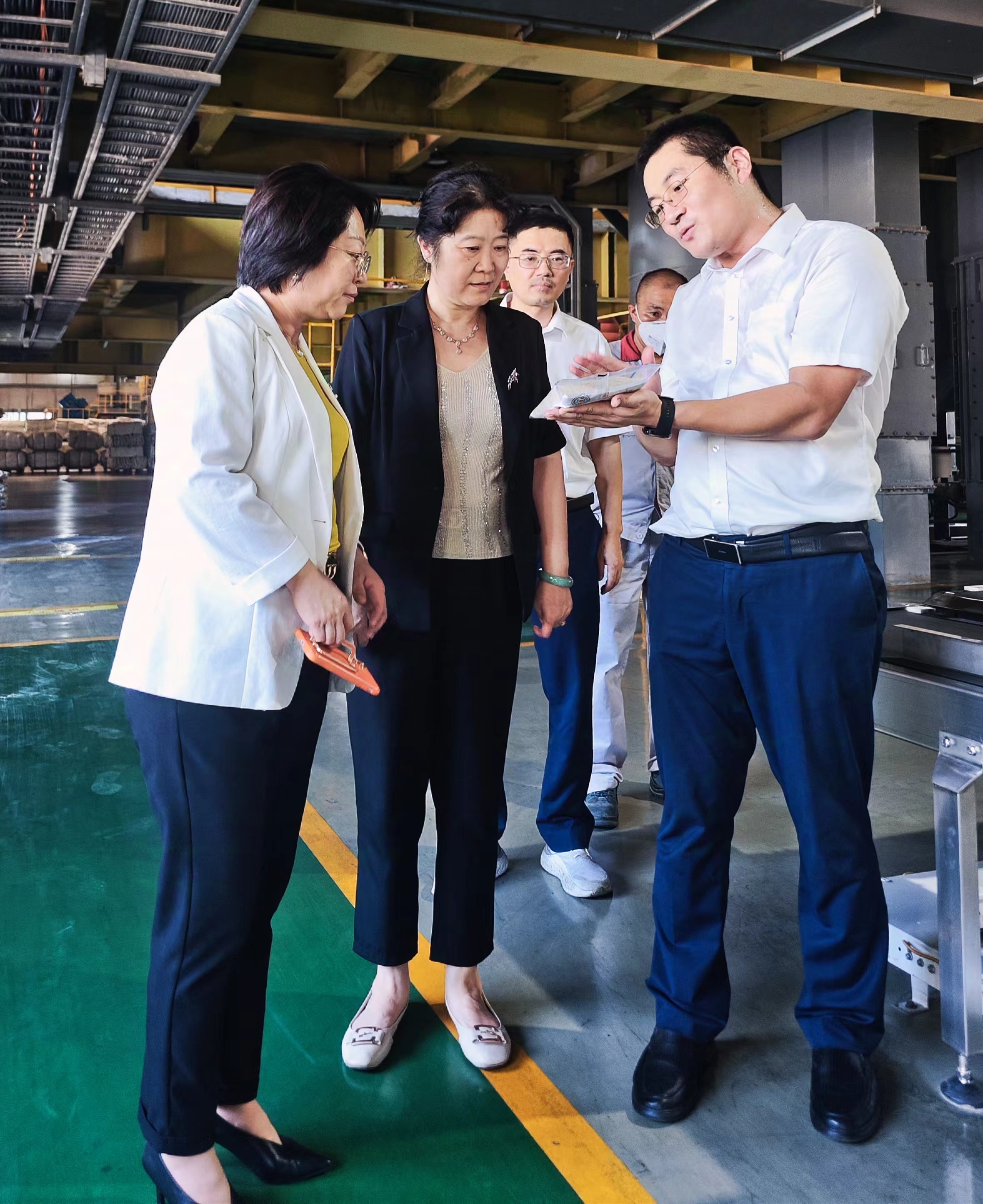 中國環保機械行業協會秘書長于鴻立一行蒞臨廈門標準砂考察交流