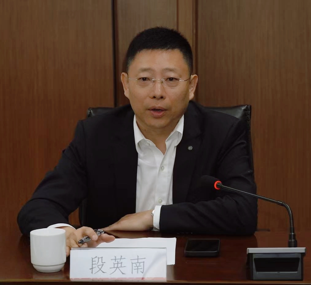 商務部配額許可證事務局副局長顧戰清一行蒞臨廈門標準砂調研指導