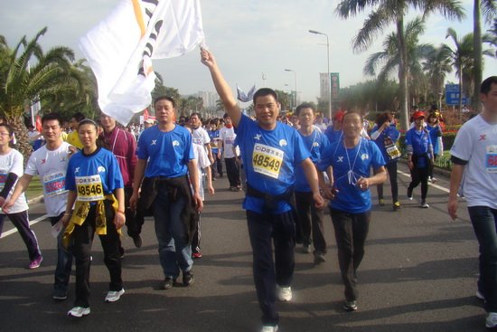 公司組織參加2013年廈門國際馬拉松賽