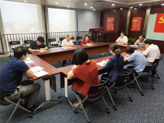 集團領(lǐng)導(dǎo)深入基層企業(yè)宣講第一次黨代會精神